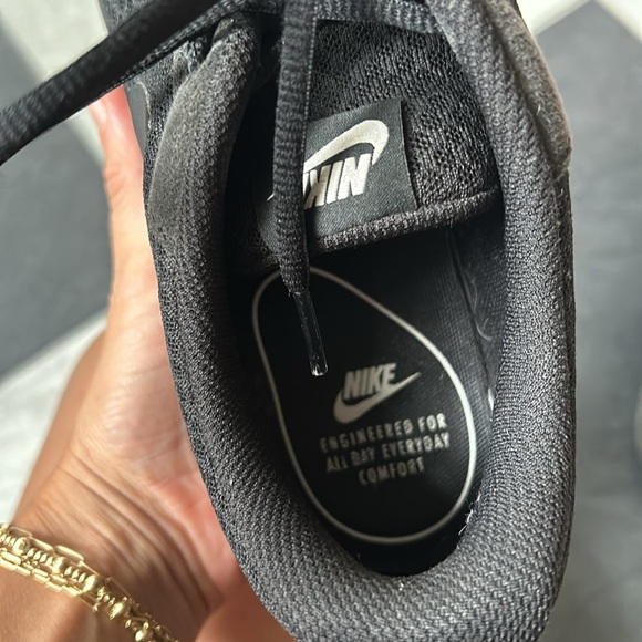 All Black Nike’s 👟 - Picture 3 of 5